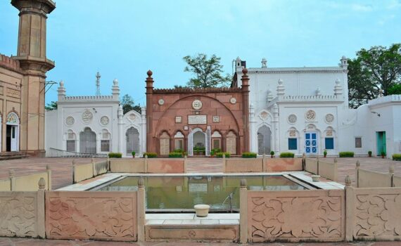 Grave of Sir Syed at Sir Syed Hall Jama Masjid