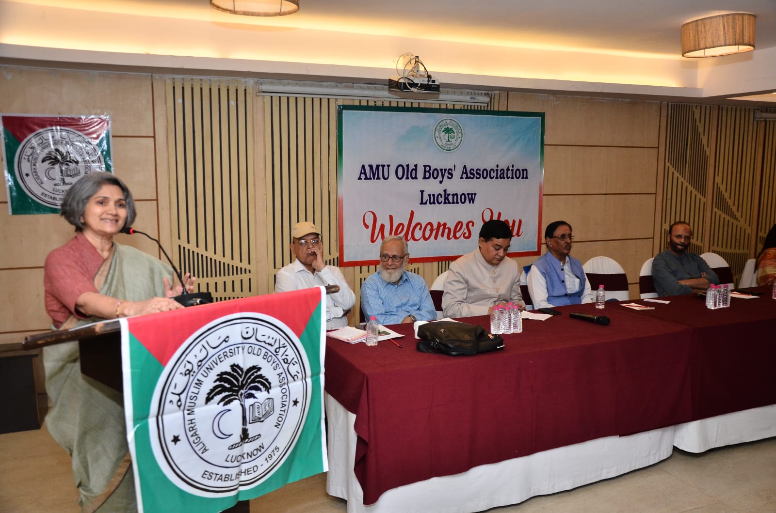 Dr Nuzhat Husain address the AMU Alumni at Lucknow